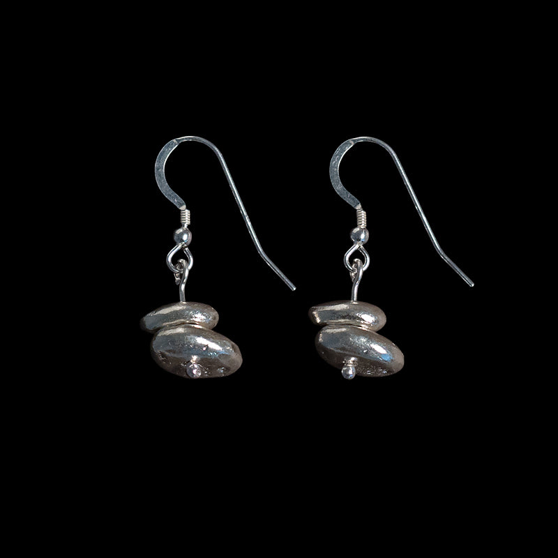 Cot boulders, 2017. Two-drop earring.