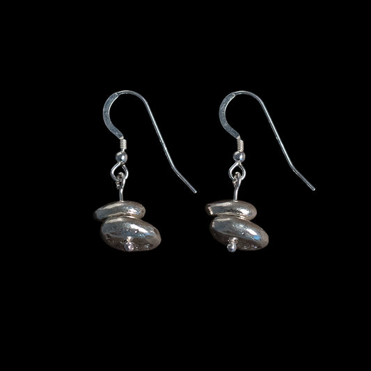 Cot boulders, 2017. Two-drop earring.